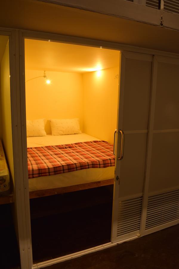 21 Hostel Rangoon Buitenkant foto