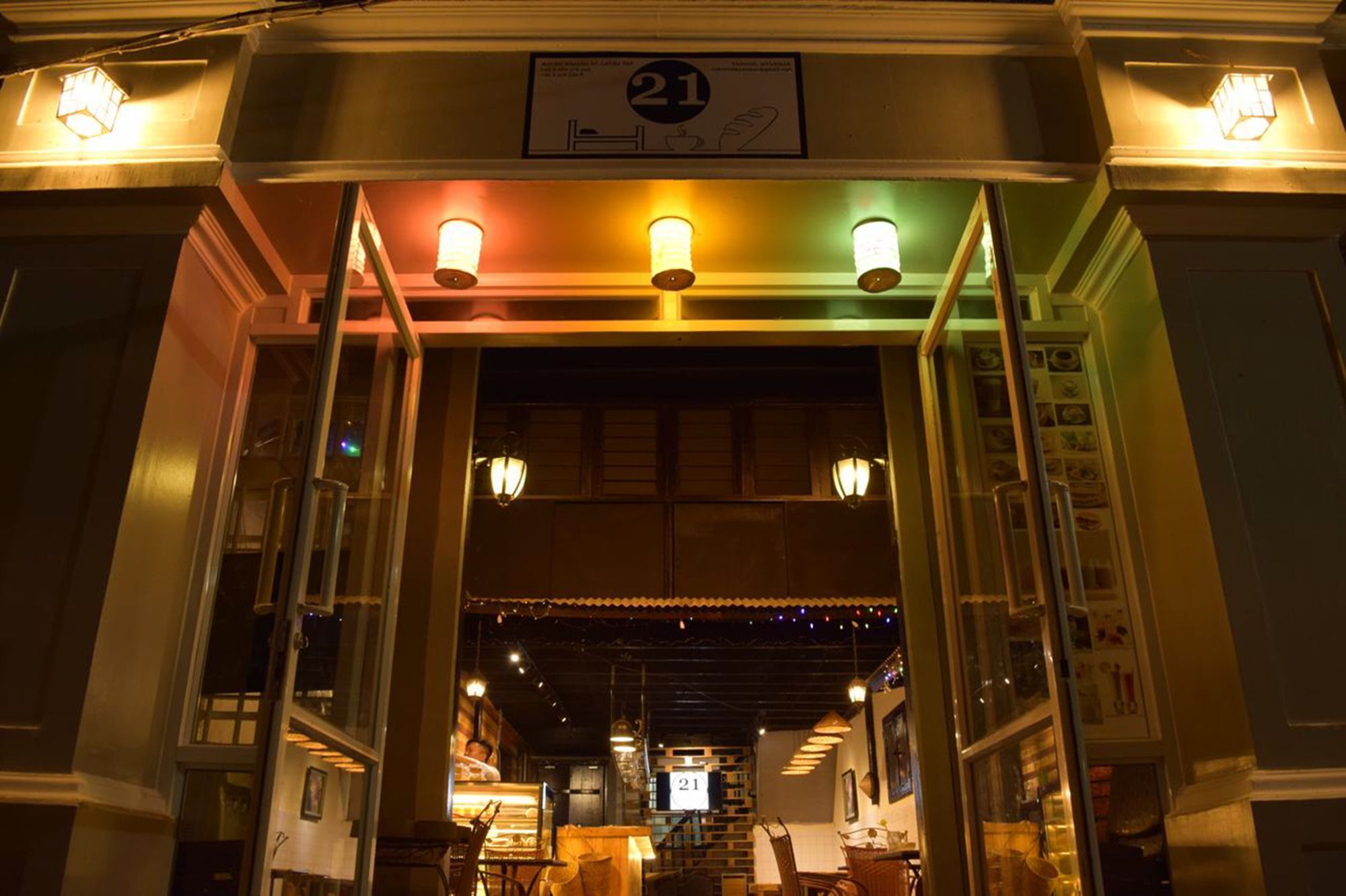 21 Hostel Rangoon Buitenkant foto